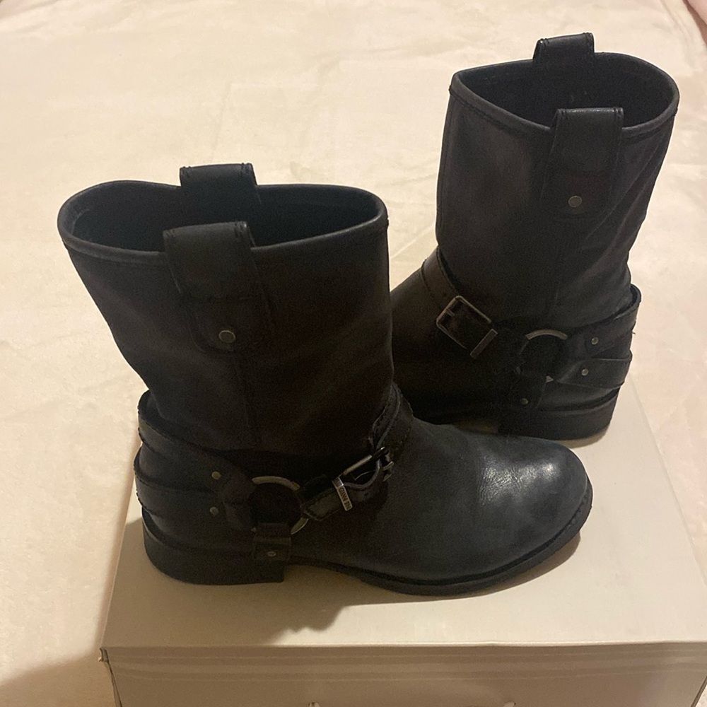 Women’s moto boots
